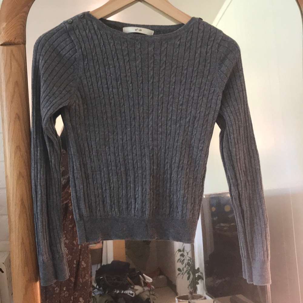 Light weight sweater